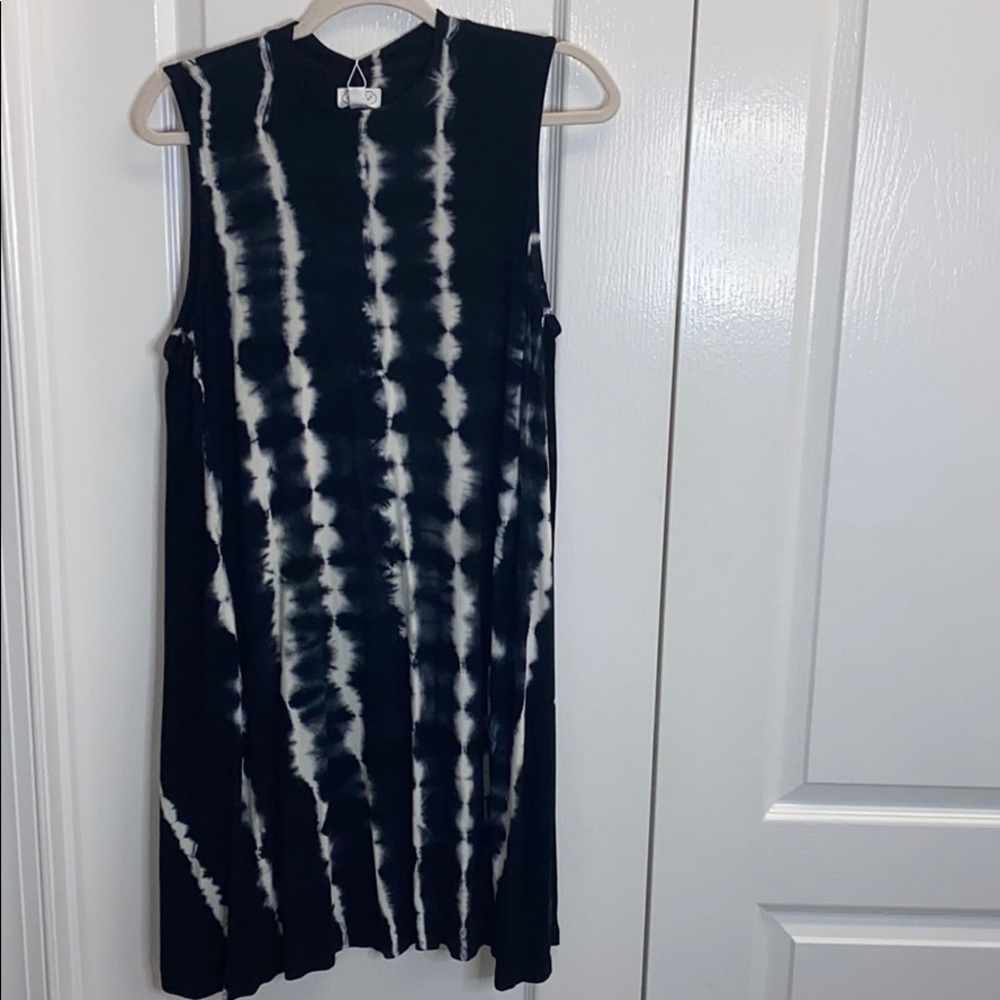 Dark black and navy longer dress with white